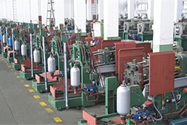 冷室壓鑄機(jī)的內(nèi)部結(jié)構(gòu)、工作原理及操作規(guī)程